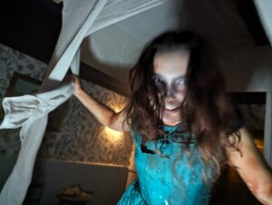 The Howl Review ()