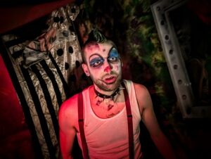 SCREAMS Review ()