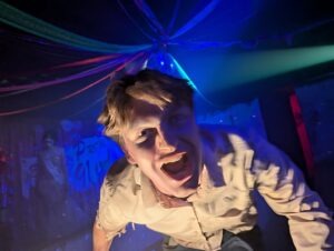 The Howl Review ()