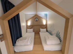 Ecolodgee Hotel at Futuroscope Review ()