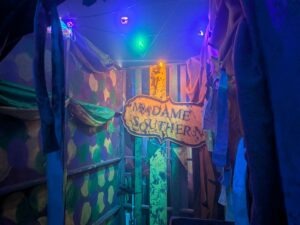 SCREAMS Review ()
