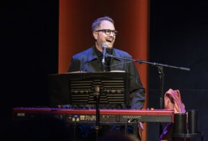 Laura Benanti Nobody Cares Review ()