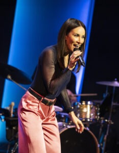 Laura Benanti Nobody Cares Review ()