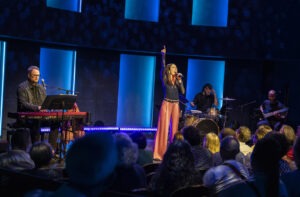Laura Benanti Nobody Cares Review ()